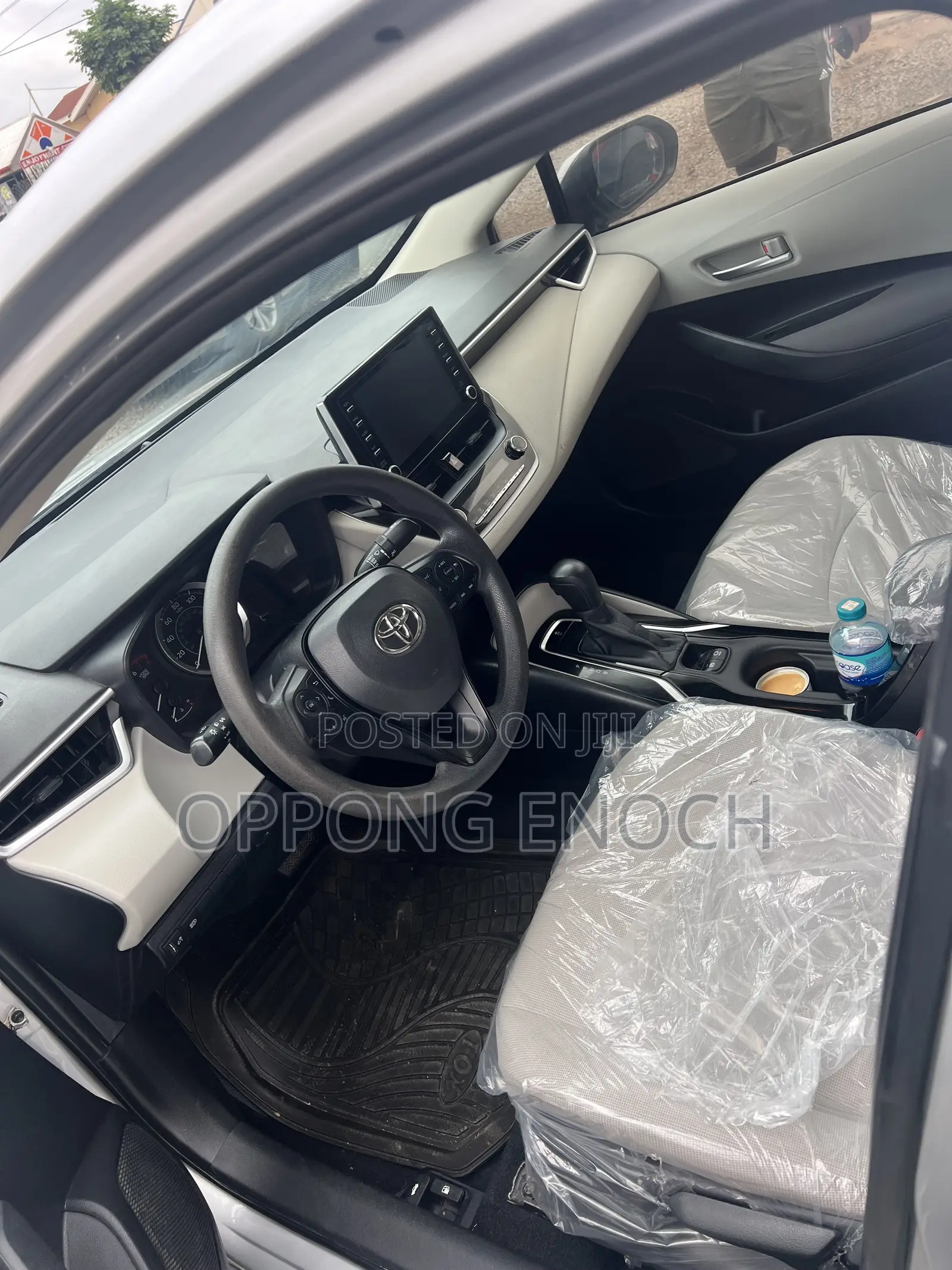 Toyota Corolla LE 2020 Silver