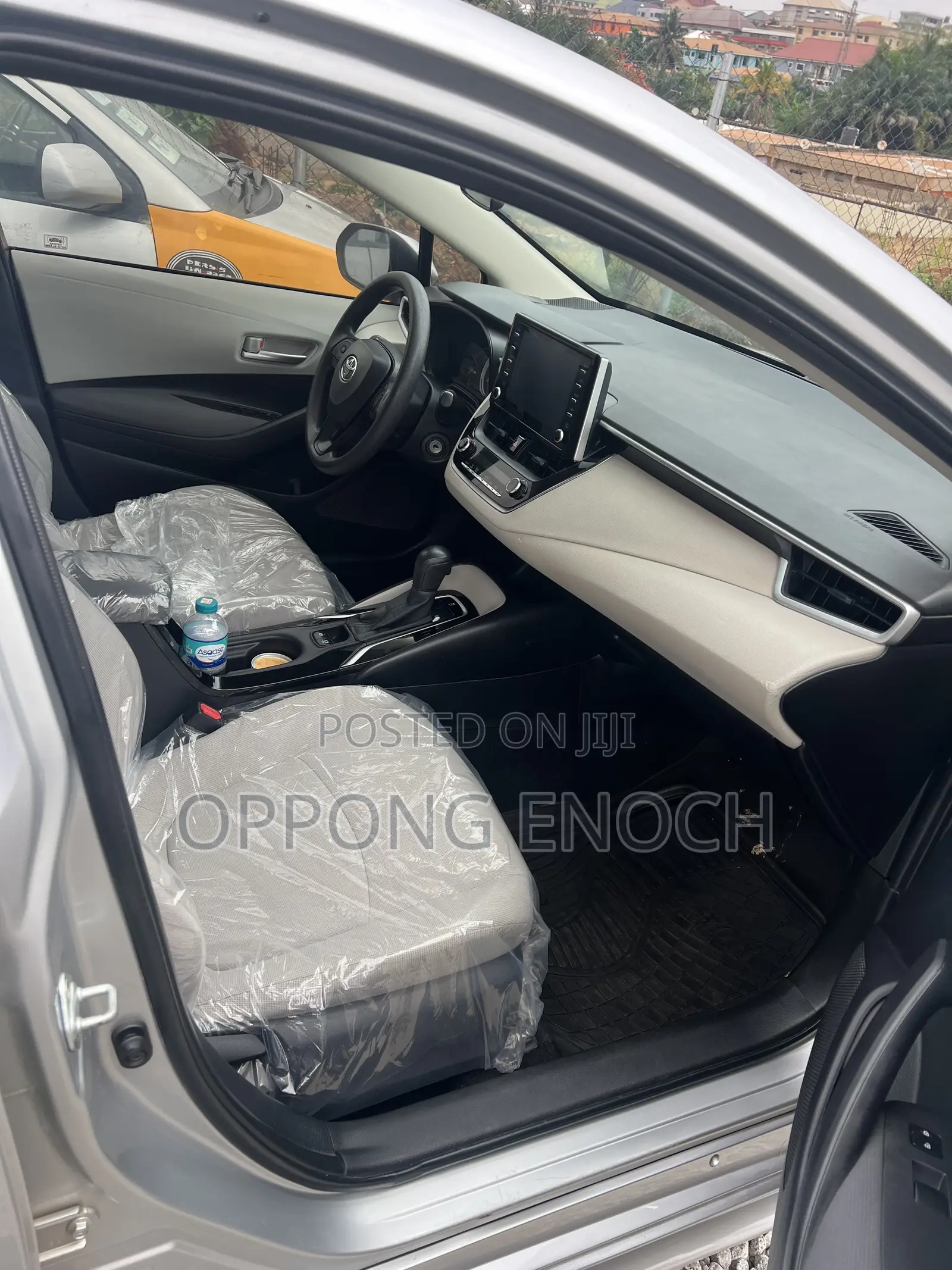 Toyota Corolla LE 2020 Silver