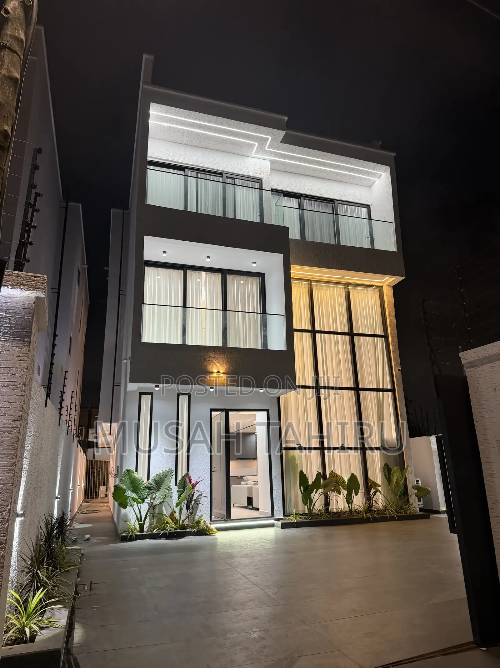Furnished 4bdrm Penthouse in Jose  Gh Hub, School Junction for sale