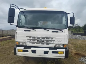 Heavy Duty Crane. Hyundai 12Ton 2015