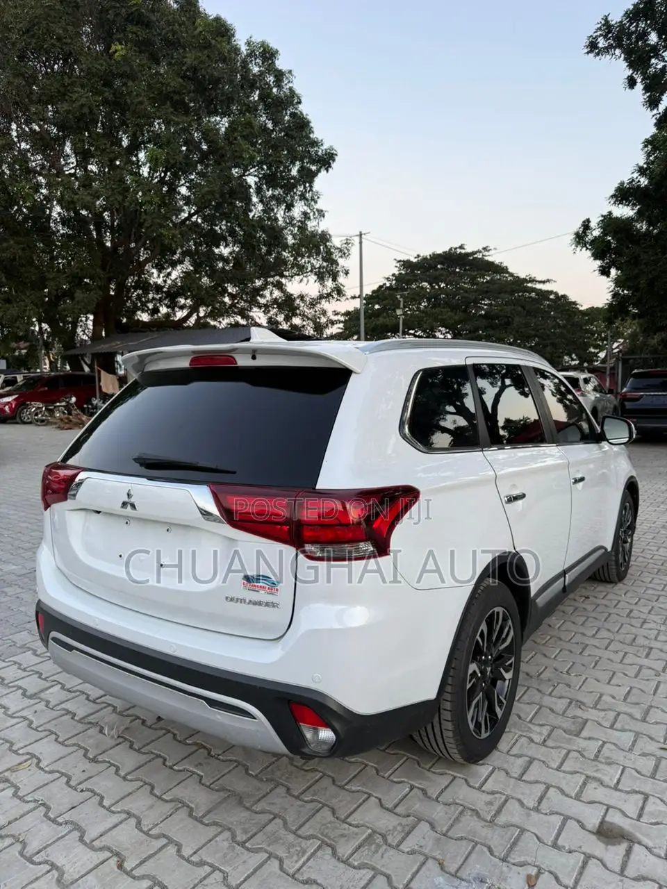 Mitsubishi Outlander 2019 White