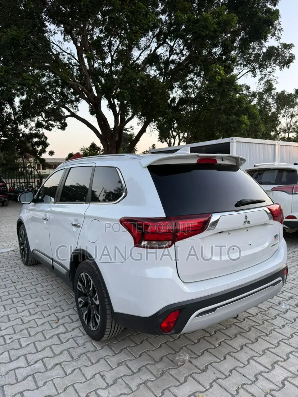 Mitsubishi Outlander 2019 White