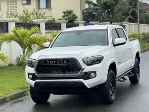 Toyota Tacoma 2023 White