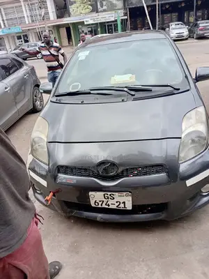 Toyota Vitz 1.3 AWD 5dr 2010 Gray