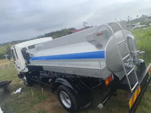 Hyundai Gold Water Tanker. Manual Engine.