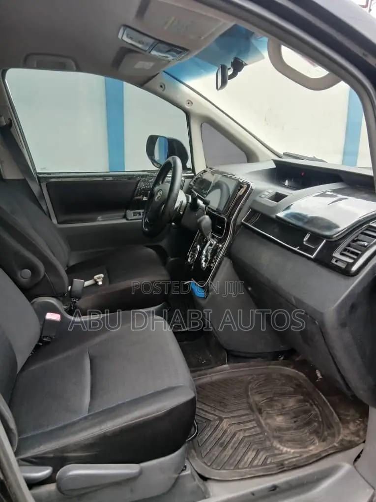 Toyota Voxy X 2WD 8-Seater 2012 Black