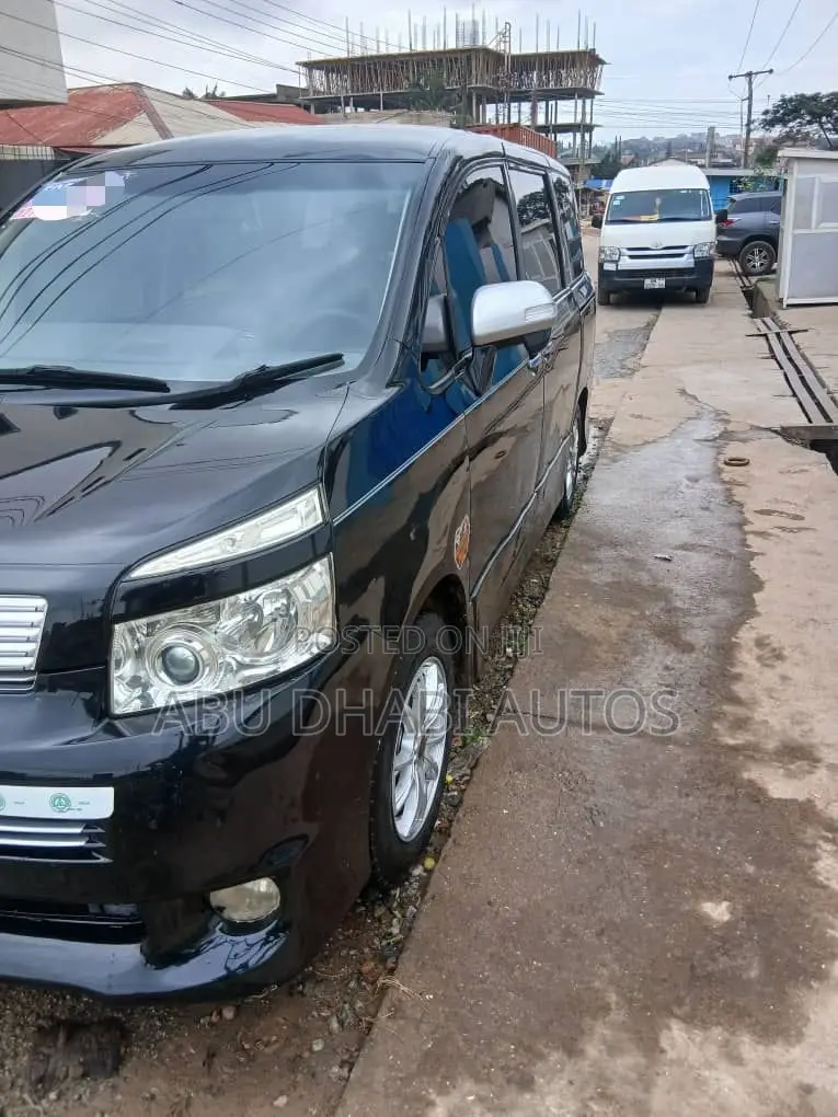 Toyota Voxy X 2WD 8-Seater 2012 Black
