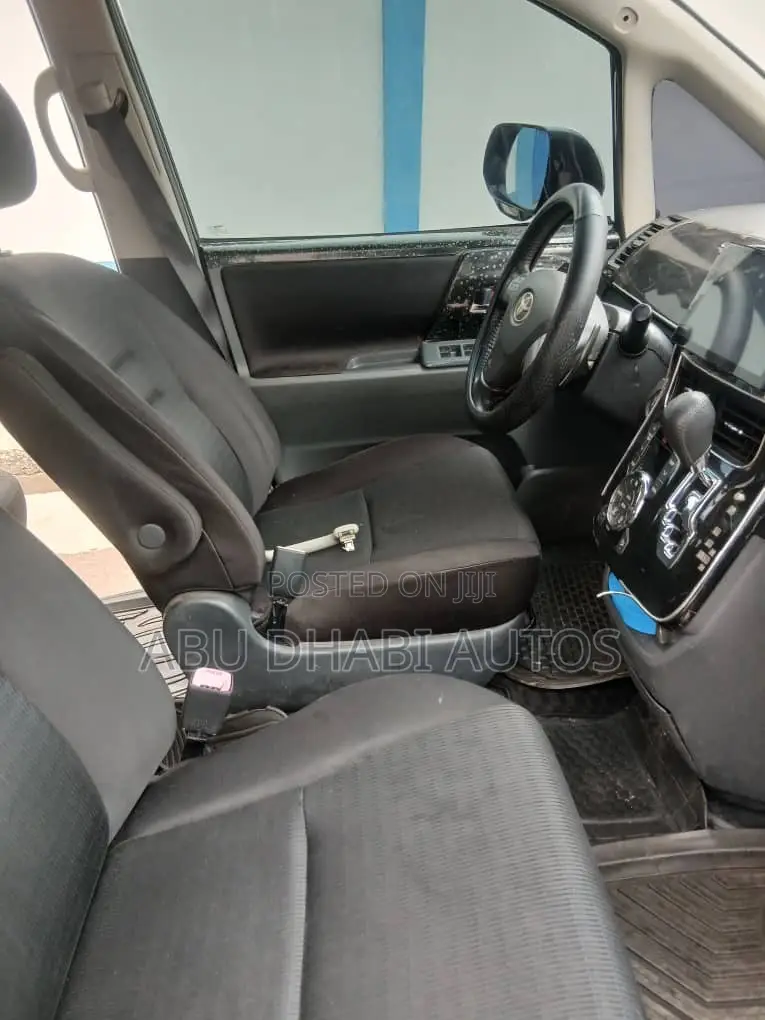 Toyota Voxy X 2WD 8-Seater 2012 Black