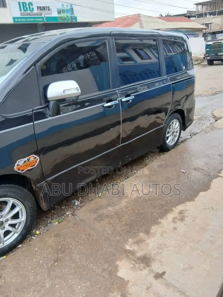 Toyota Voxy X 2WD 8-Seater 2012 Black