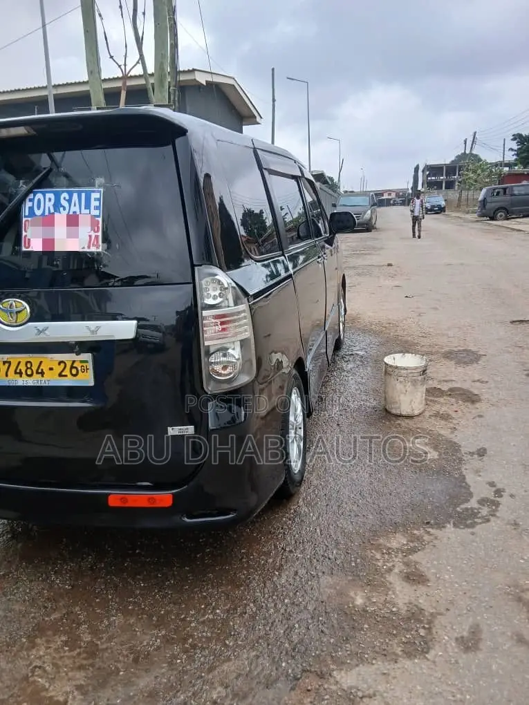 Toyota Voxy X 2WD 8-Seater 2012 Black