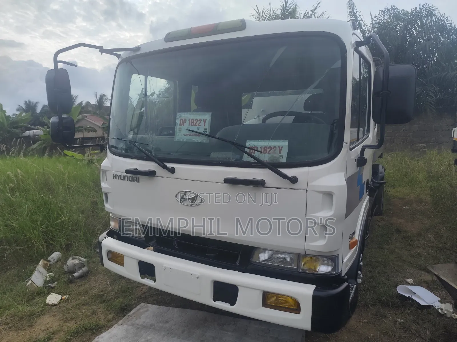 Hyundai Gold Water Tanker. Manual Engine.