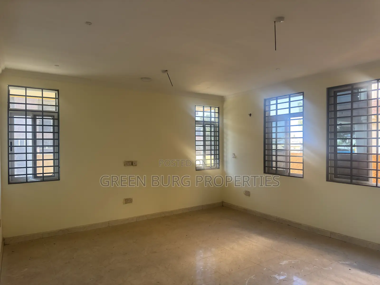 4bdrm House in Green, Sakumono for sale