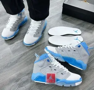 Court Sneakers