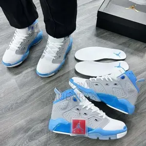 Court Sneakers