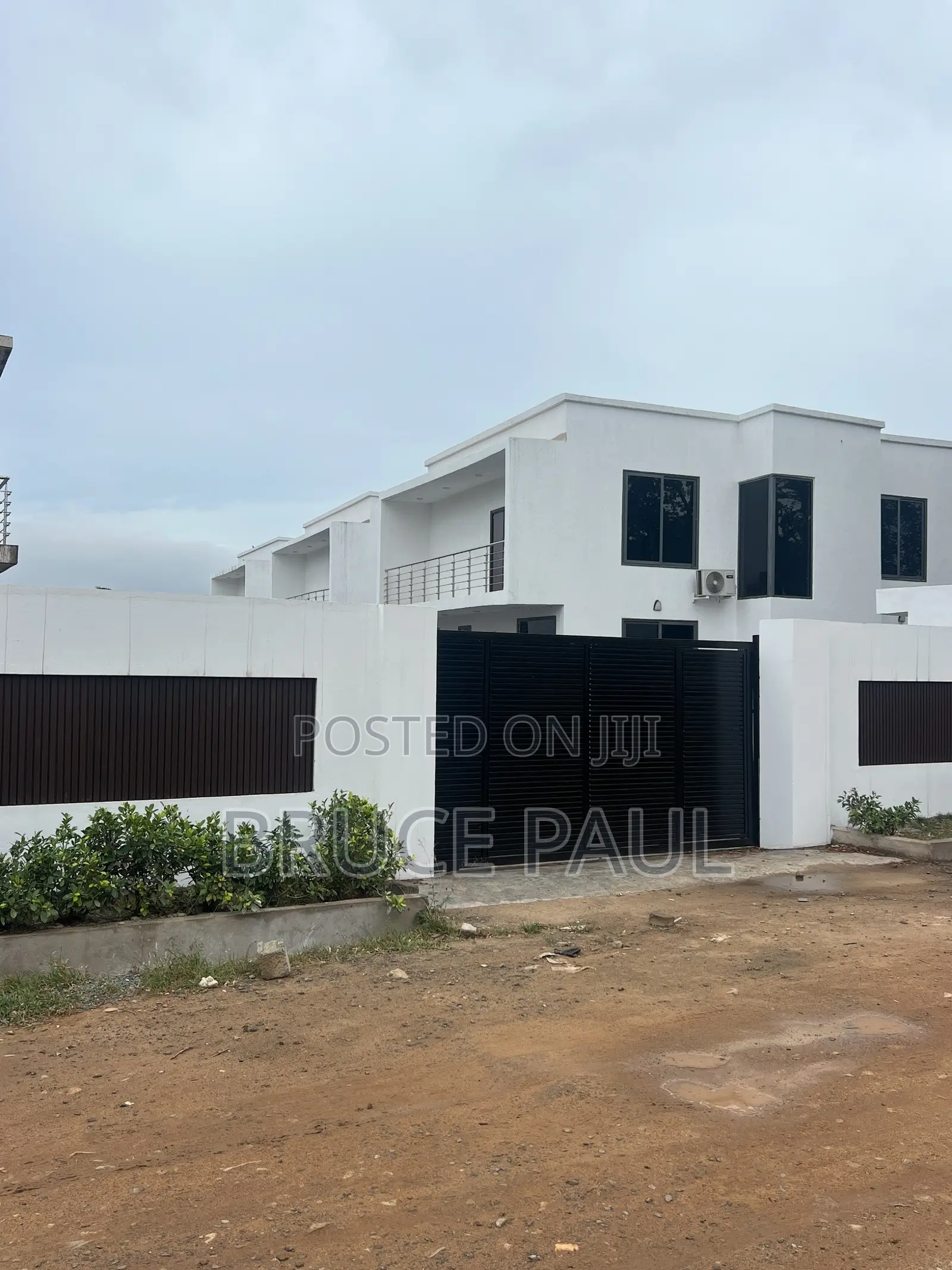 3bdrm Townhouse / Terrace in School Junction for rent