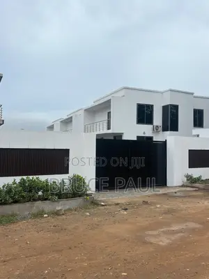 3bdrm Townhouse / Terrace in School Junction for rent