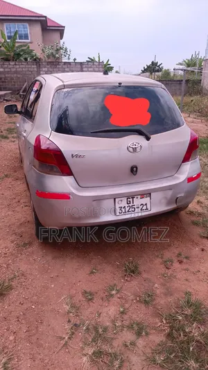 Toyota Vitz 2010 Gray