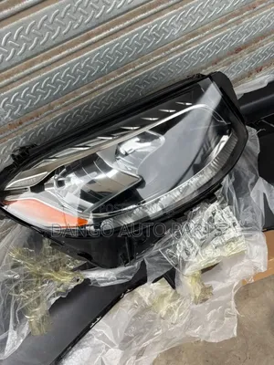 GLC 300 Headlight 2 015-2020 Brand New
