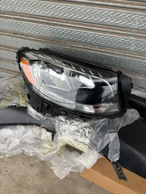 GLC 300 Headlight 2 015-2020 Brand New
