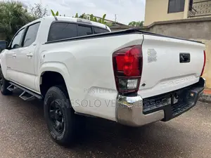 Toyota Tacoma SR5 Double Cab 5' Bed I4 AT 2023 White