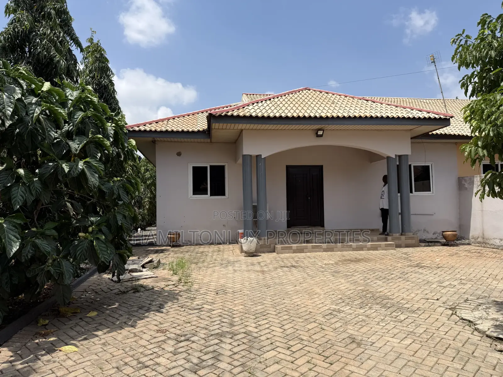 2bdrm House in Easy Legon Hills for rent