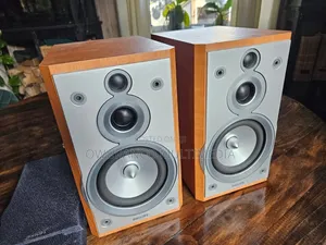 Philips MZ-33 Bookshelf Speakers – High-Fidelity Audio & Massive
