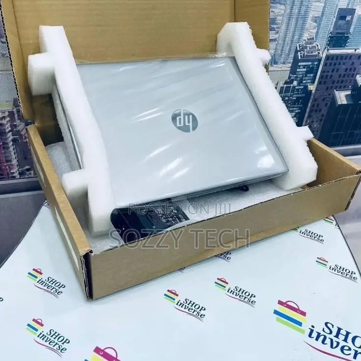 New Laptop HP 14-ep0063 8GB Intel Core i5 SSD 512GB