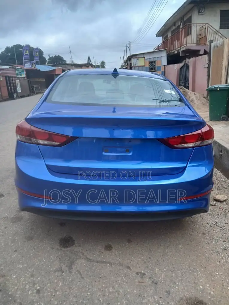 Hyundai Elantra Limited Sedan FWD (2.0L 4cyl 6A) 2017 Blue