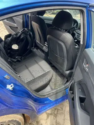 Hyundai Elantra Limited Sedan FWD (2.0L 4cyl 6A) 2017 Blue
