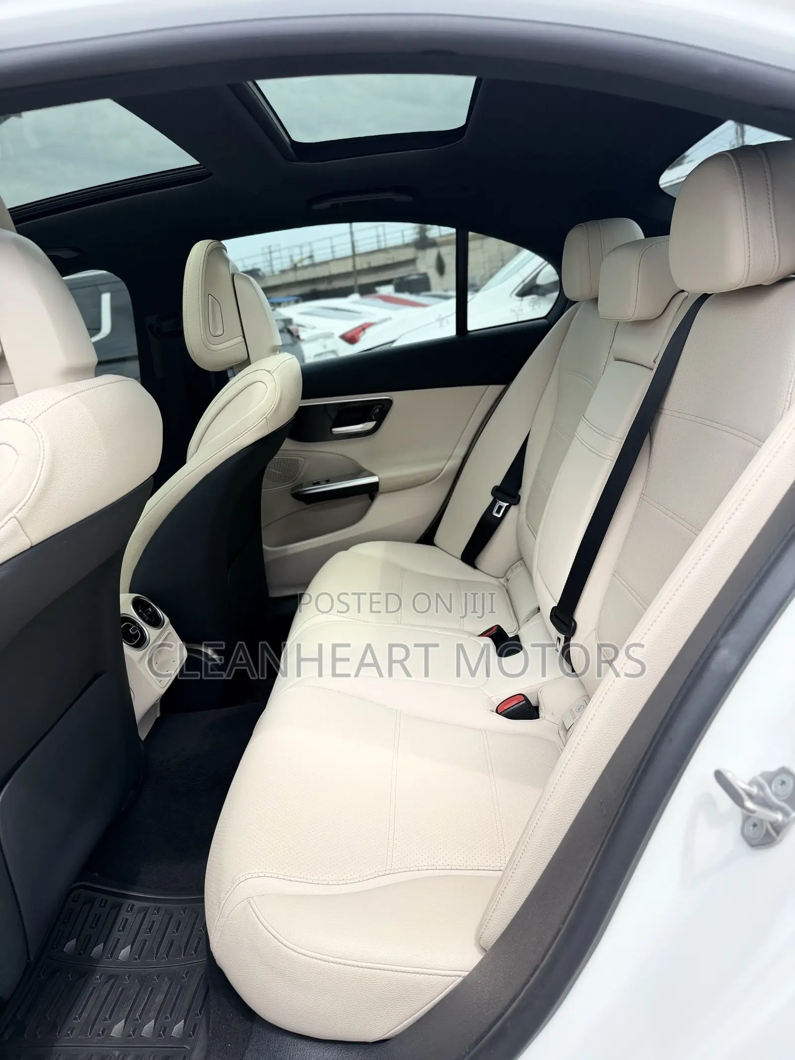 Mercedes-Benz C300 2023 White