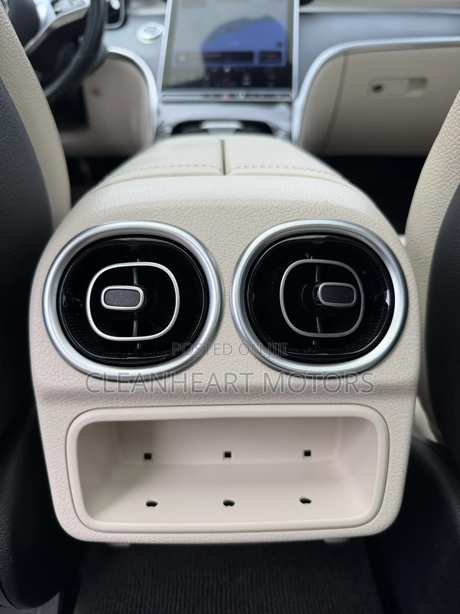 Mercedes-Benz C300 2023 White