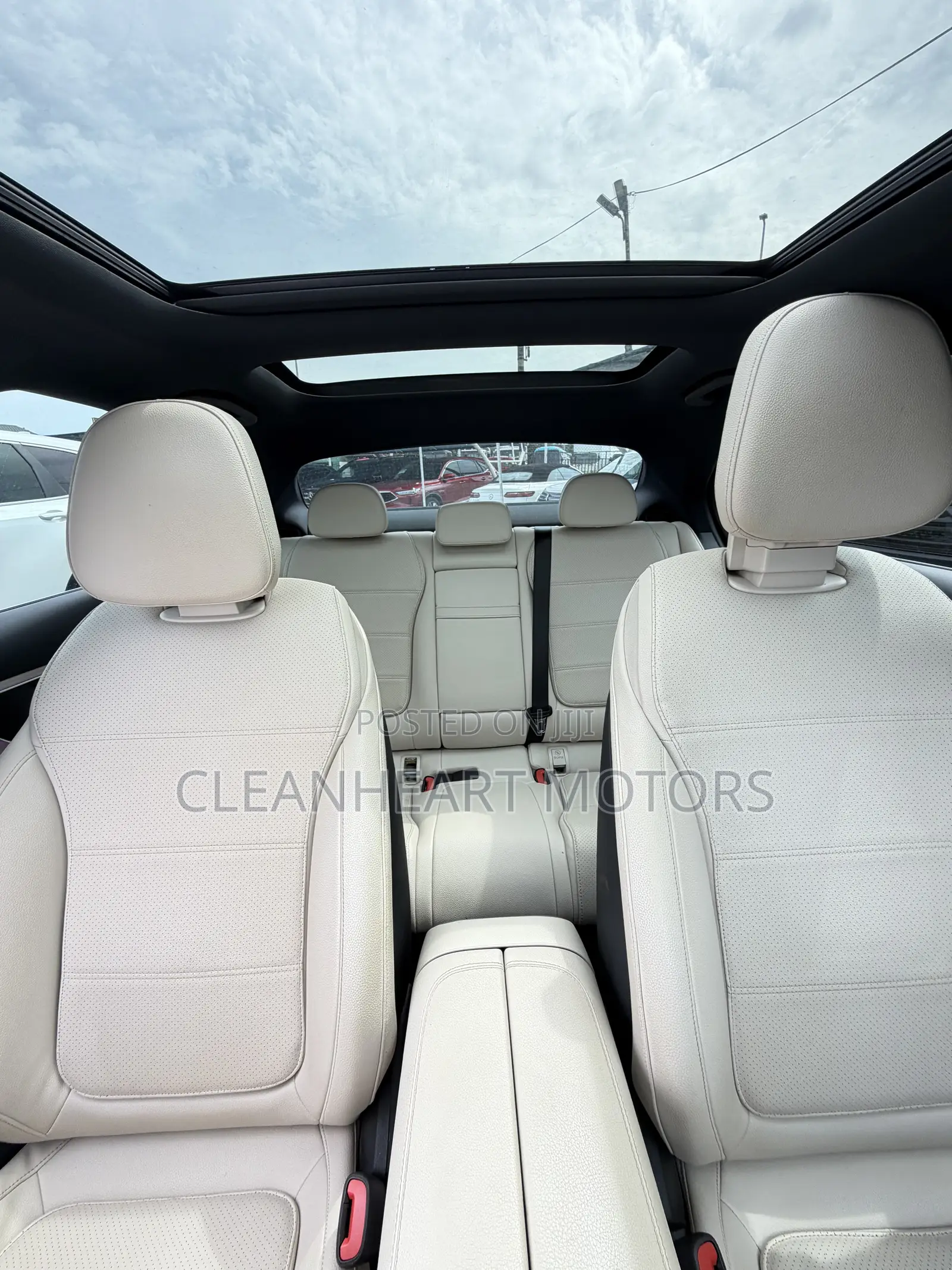 Mercedes-Benz C300 2023 White