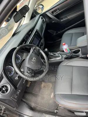Toyota Corolla SE 4dr Sedan (1.8L 4cyl CVT) 2017 Black
