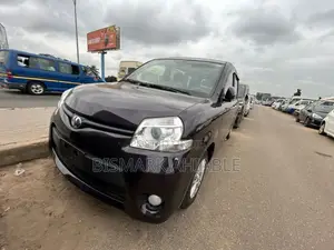 Toyota Sienta 1.5 FWD 2012 Maroon