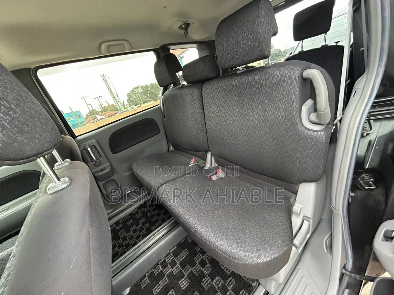 Toyota Sienta 1.5 FWD 2012 Maroon