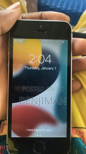 Apple iPhone SE 32 GB Gray