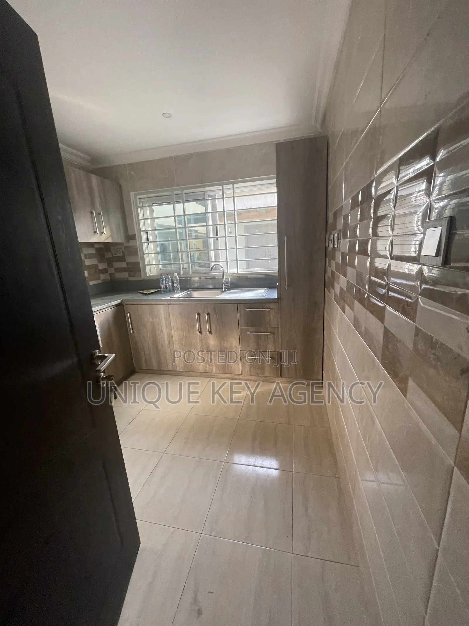 3bdrm Apartment in Unique Key Agency, Teshie for rent