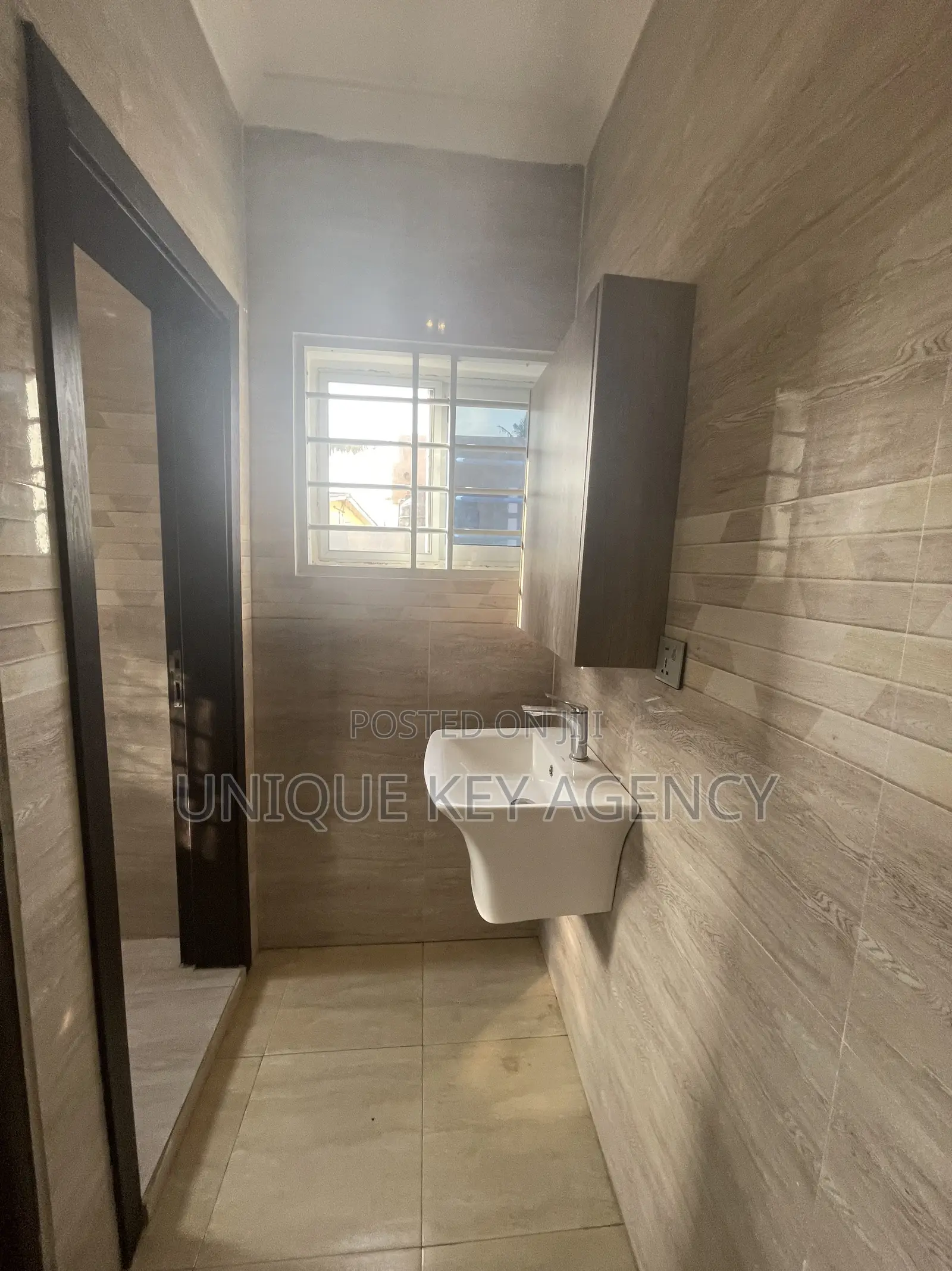 3bdrm Apartment in Unique Key Agency, Teshie for rent