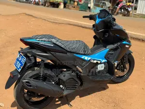 Yamaha 2025 Blue