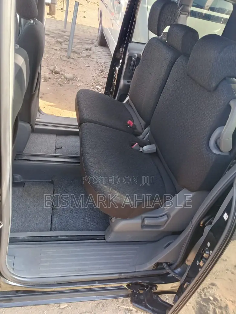 Toyota Sienta 1.5 FWD 2013 Black