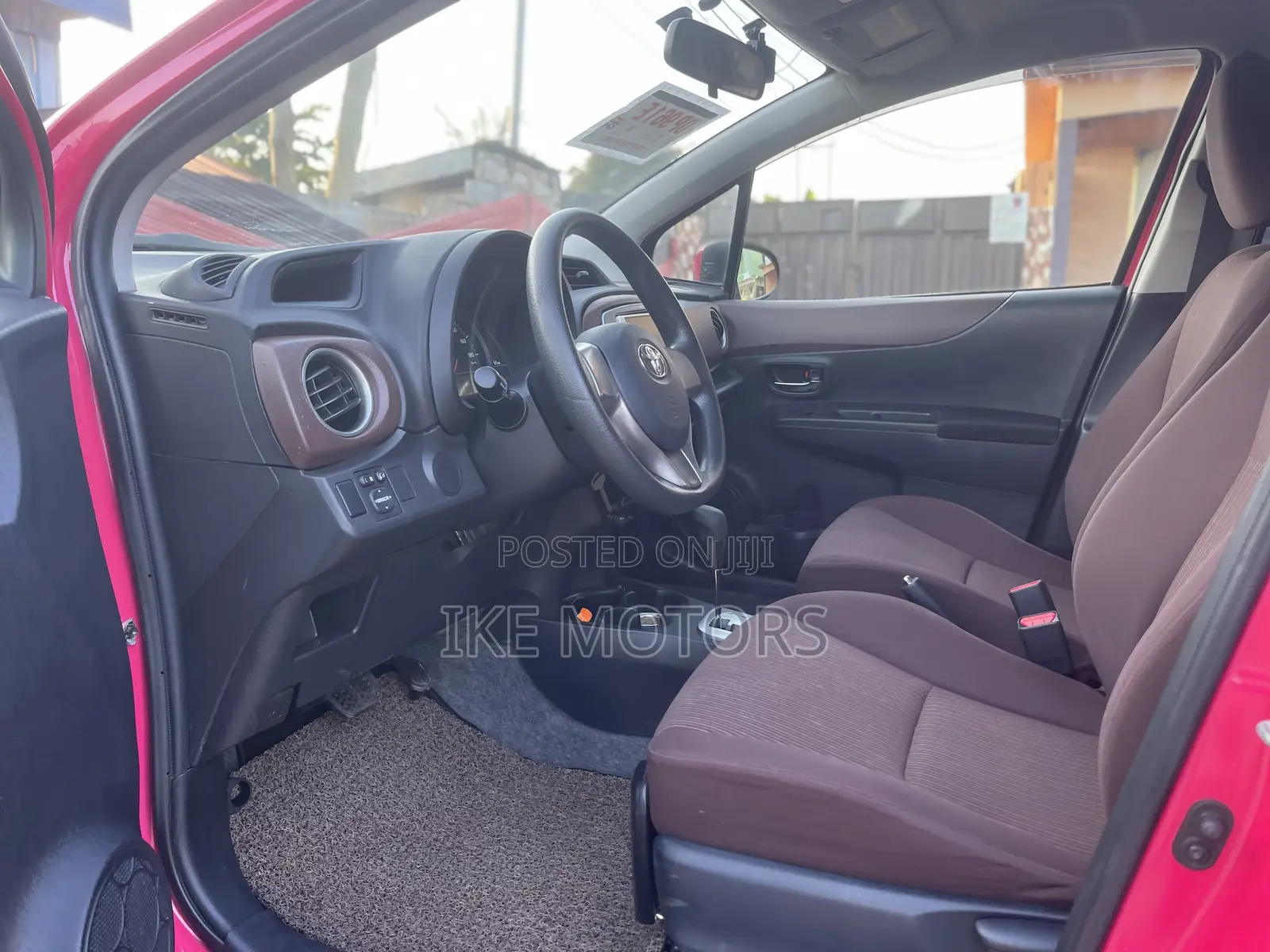 Toyota Vitz 1.3 AWD 3dr 2012 Pink