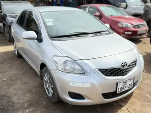 Toyota Belta 2010 Silver