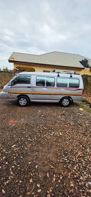 Hyundai H-100 2000 Silver