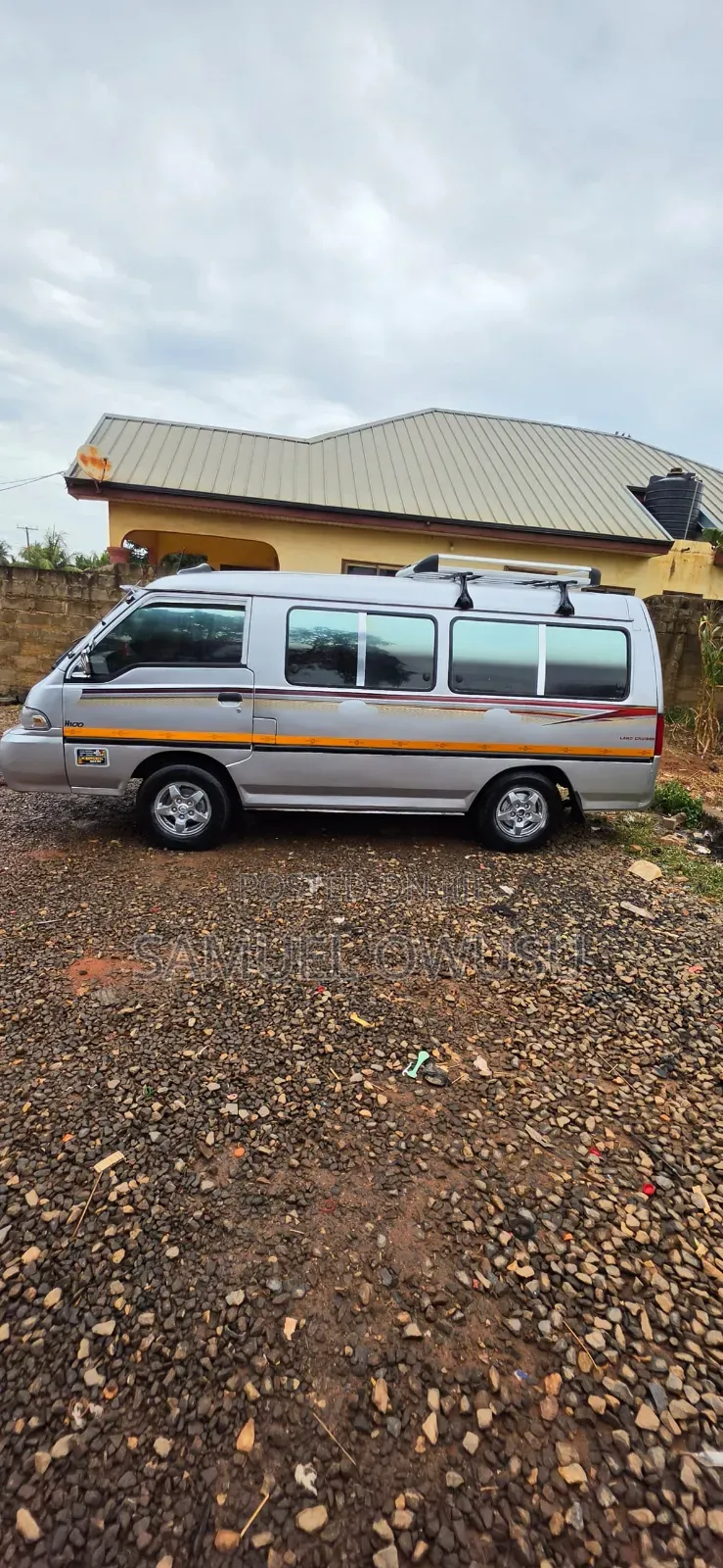 Hyundai H-100 2000 Silver