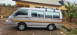 Hyundai H-100 2000 Silver