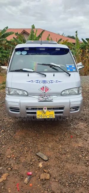 Hyundai H-100 2000 Silver