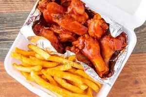 Fries and Chicken Wings Meal ,1 Mini Pizza + Free Drink