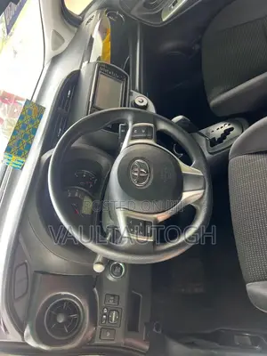 Toyota Vitz 1.3 FWD 5dr 2015 White