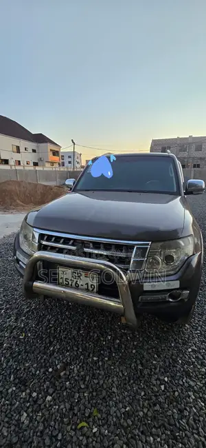 Mitsubishi Pajero 2013 Beige