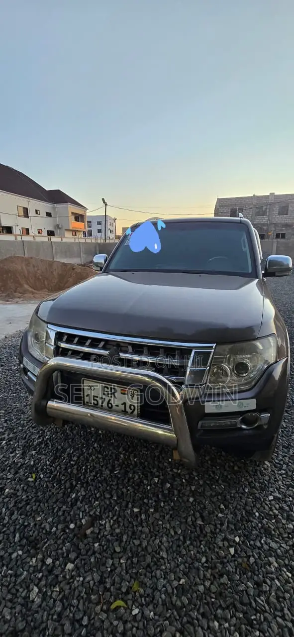 Mitsubishi Pajero 2013 Beige